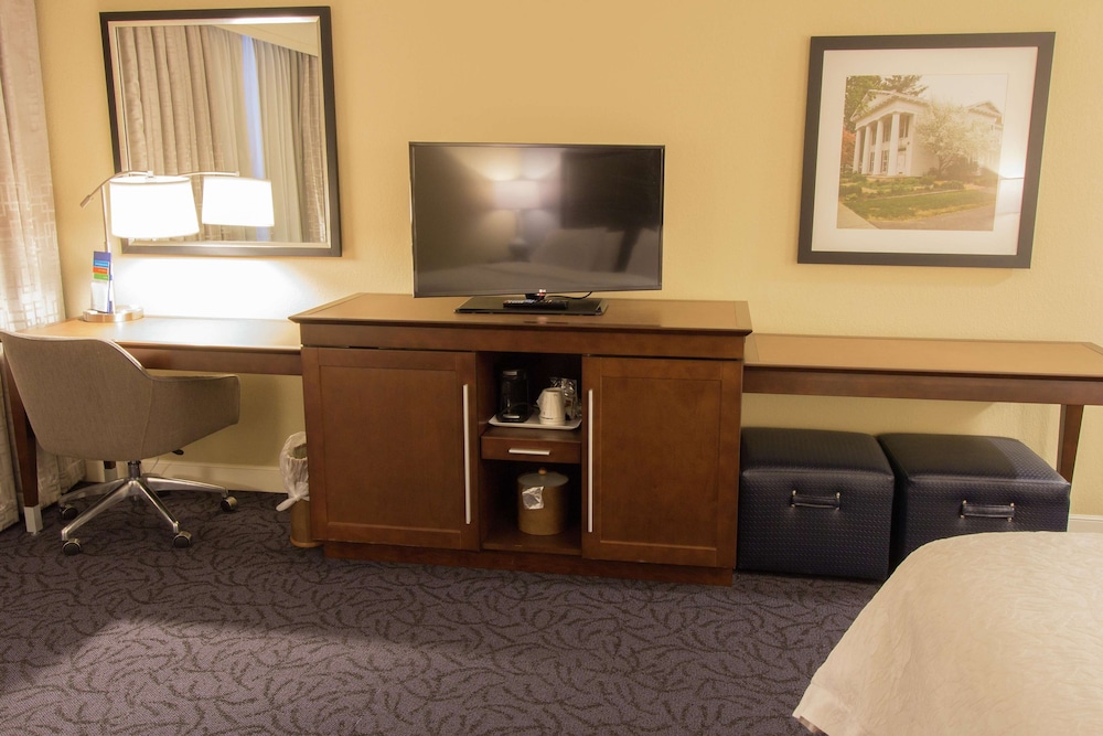 Hampton Inn Suites Cazenovia Ny 34/41