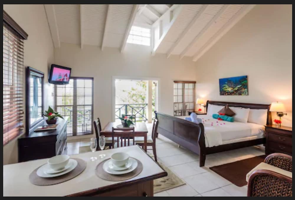 Blue Waters Inn 44/65