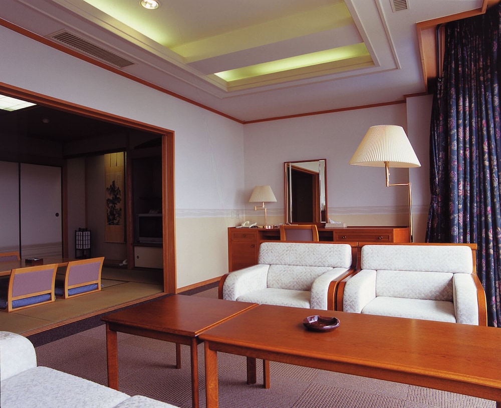 HOTEL BELLEVEDERE 7/46