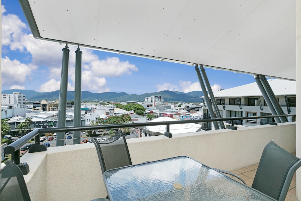 Mantra Esplanade Cairns 45/66
