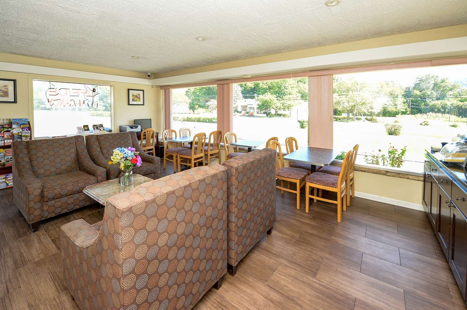 Americas Best Value Inn Central Valley 27/42