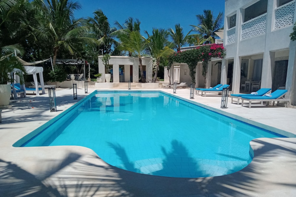 The Villa Luxury Suites Hotel 17/43