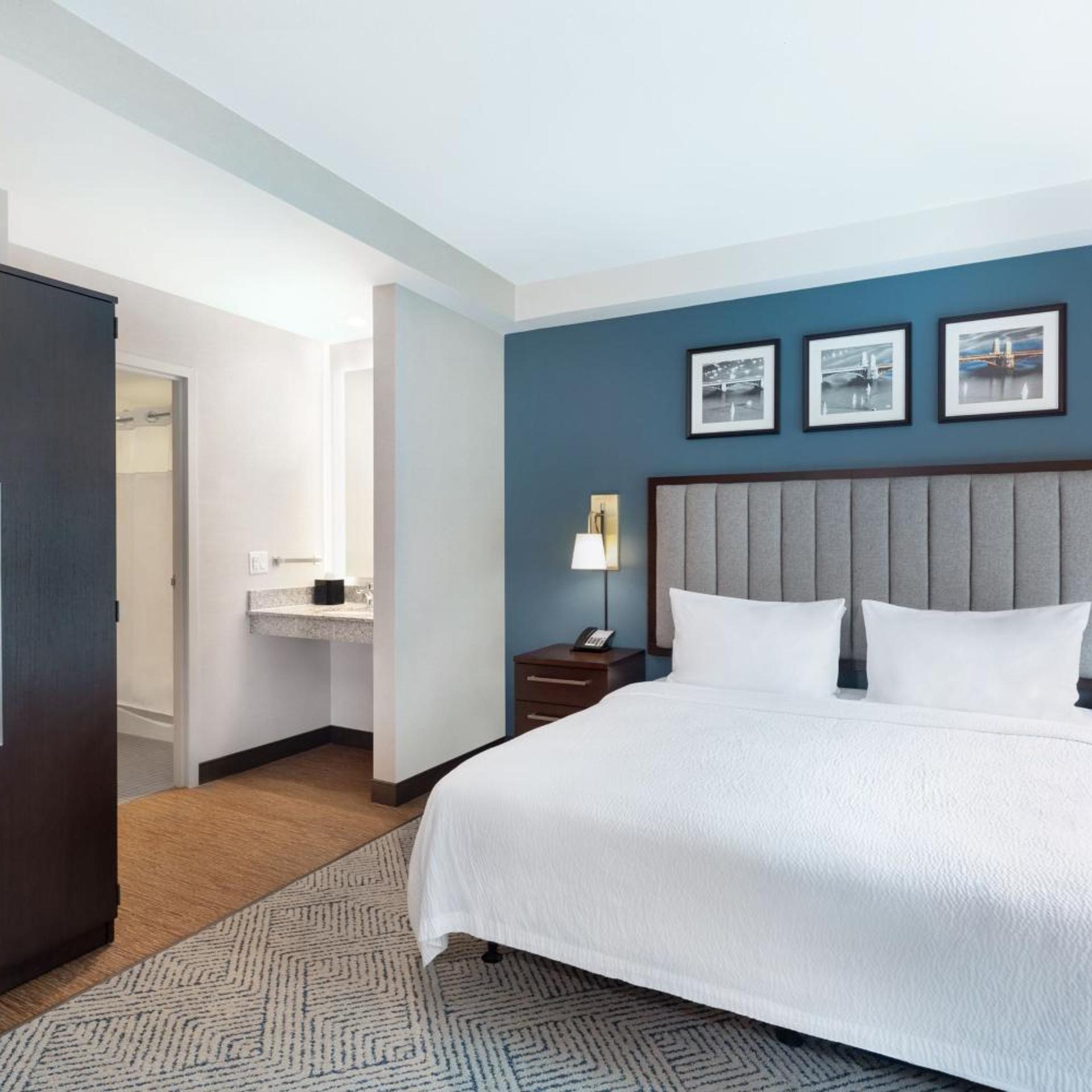 Studio, Suite, King Bed, Sofa, Bathtub, Accessible