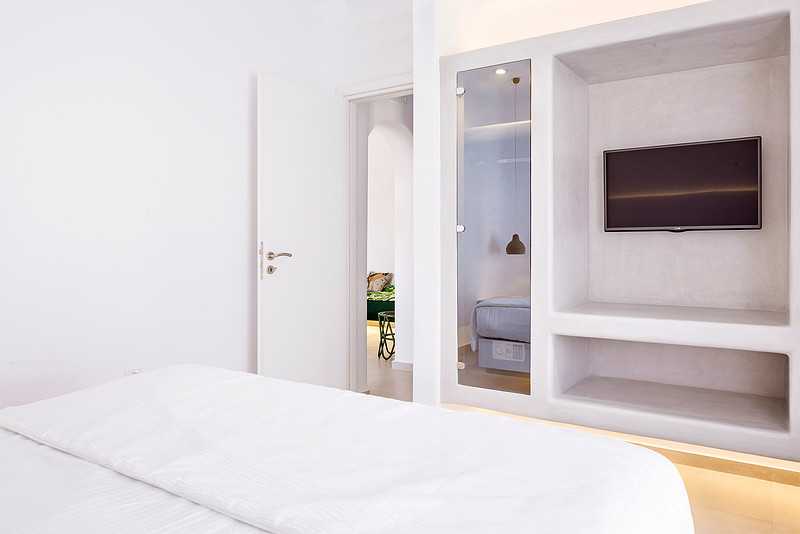 2 BEDROOMS, SUITE