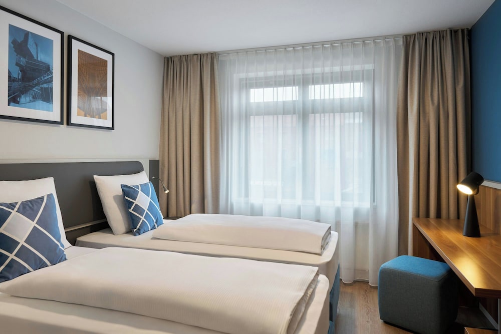 STANDARD, TWIN BEDS, GARDEN VIEW