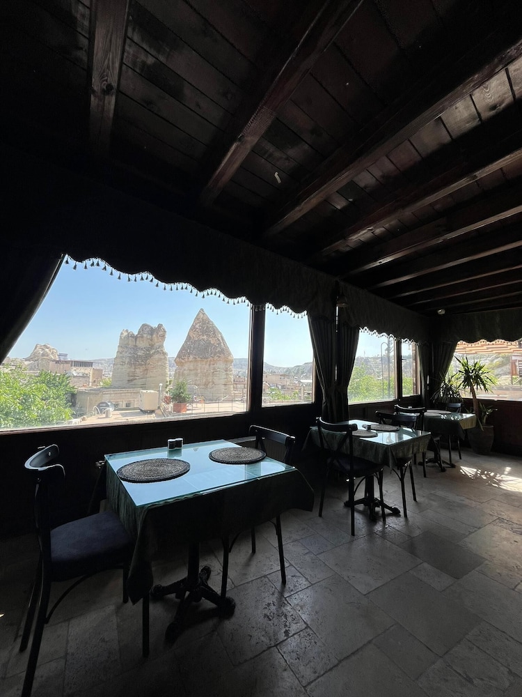 Travellers Cave Pension 25/50
