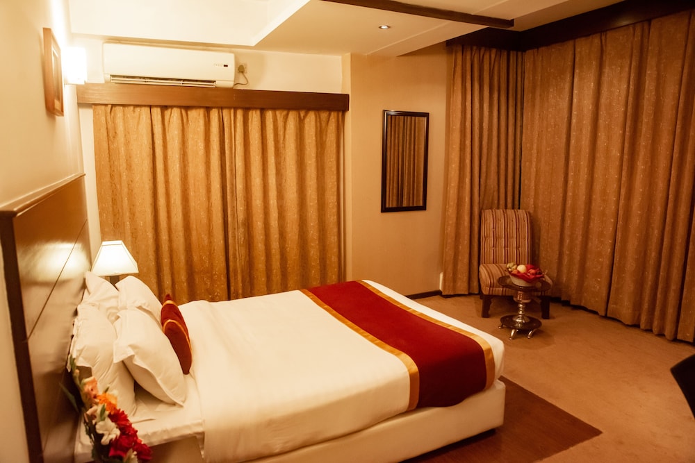 GRAND ORIENTAL HOTEL 38/60