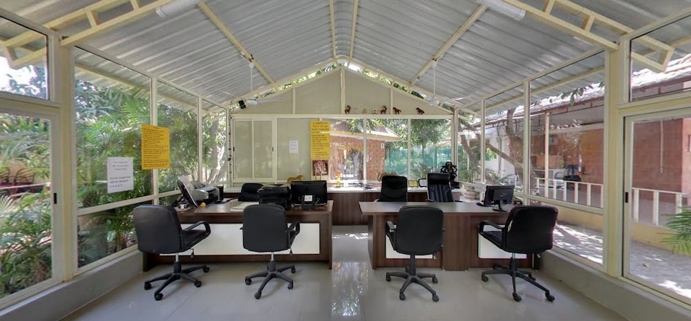 Gir Jungle Lodge 26/38