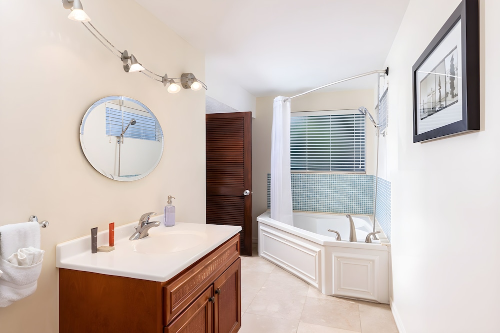 Caribe, Tropical, Garden, Suite, King Bed