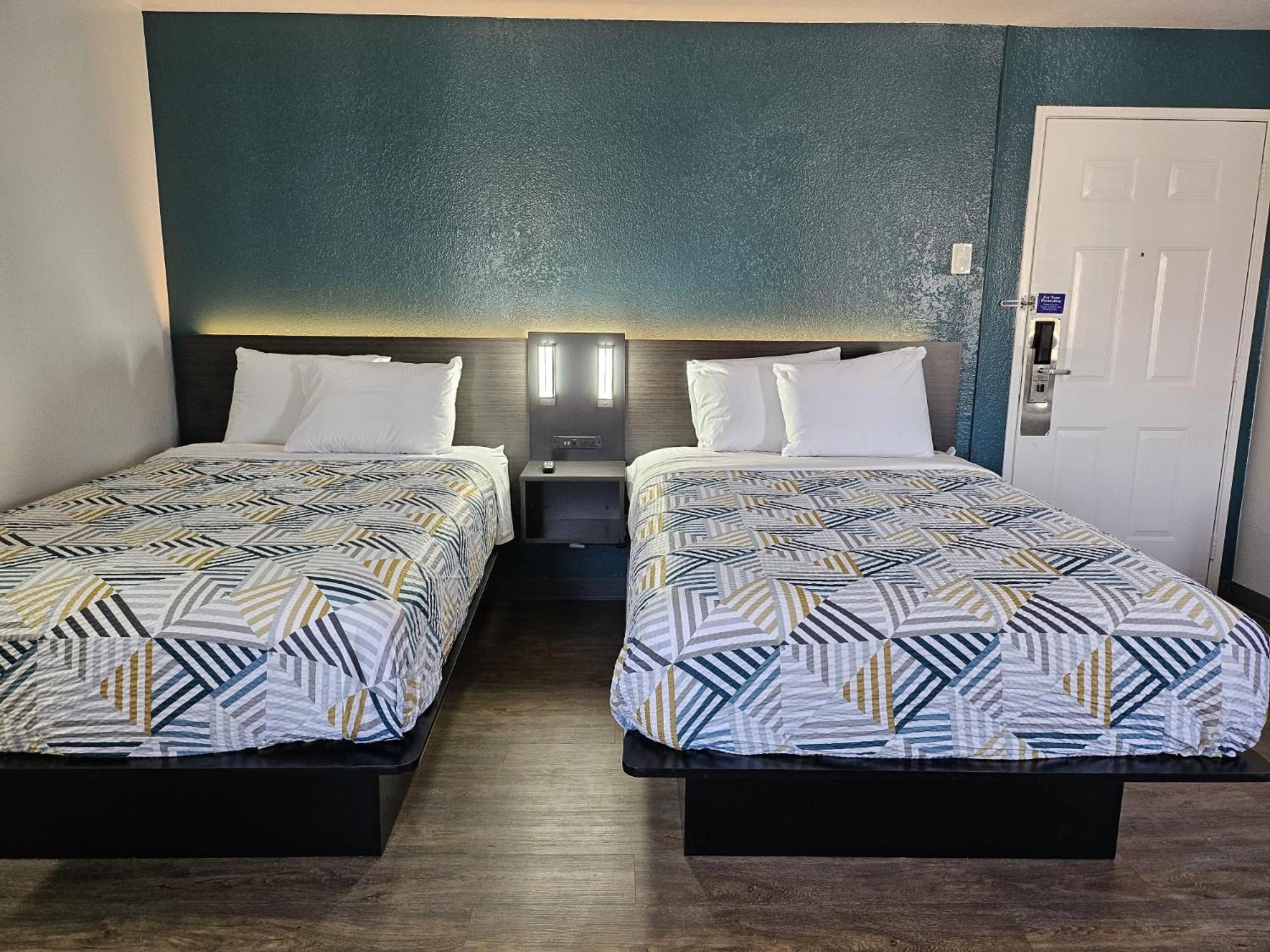 غرفة ديلوكس رباعية، Motel6 Westminster, CA - North 4/10