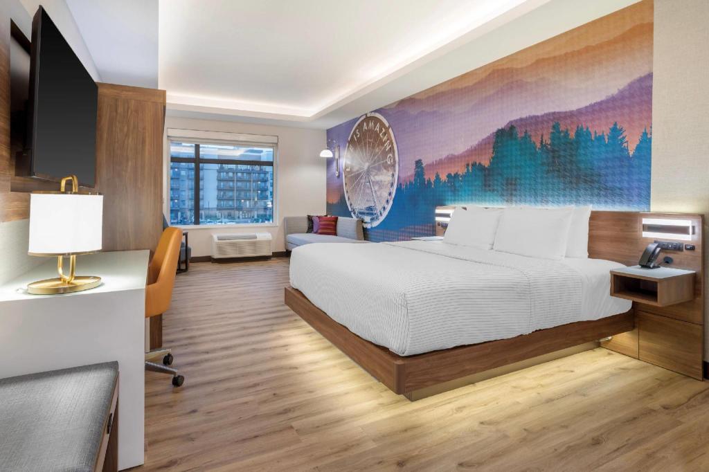 ROOM, KING BED