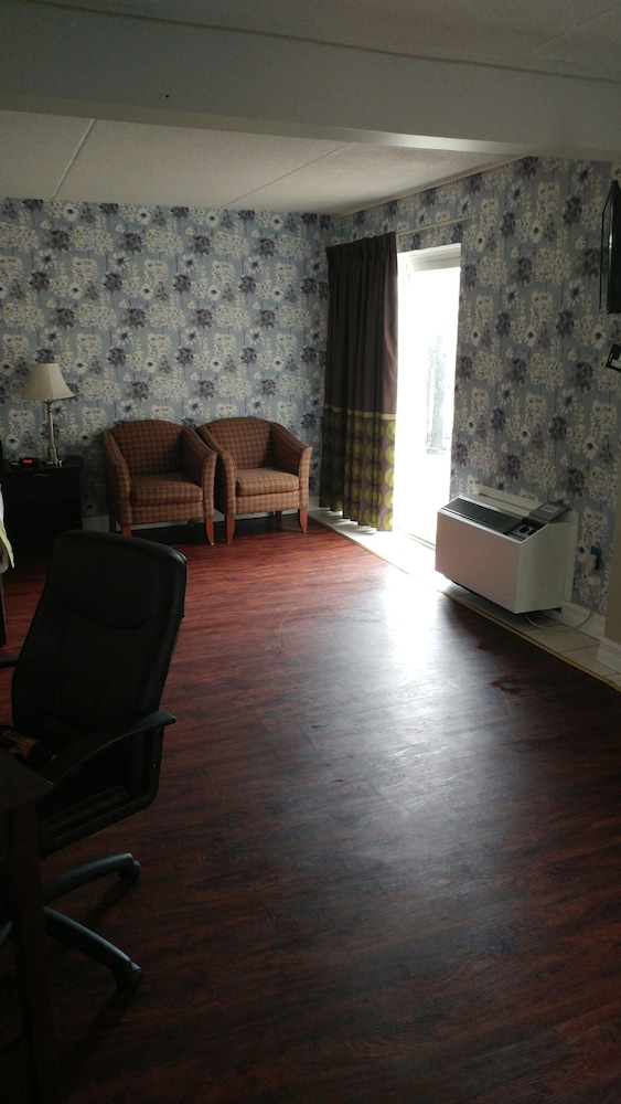 Super 8 by Wyndham Cambridge/Kitchener/Waterloo Area 27/33