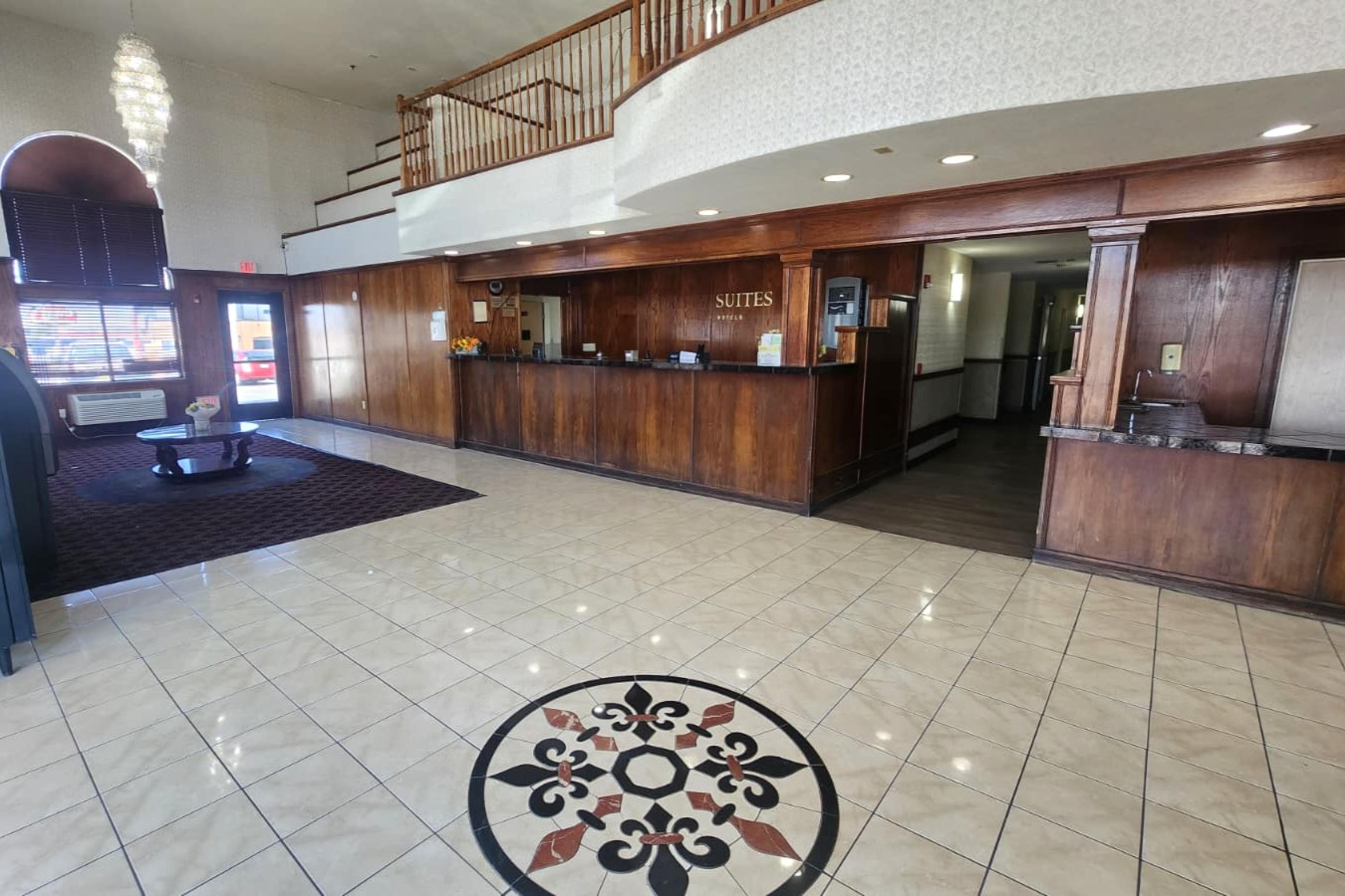 Lobby at OYO Sunport Suites Albuquerque Airport, ALBUQUERQUE - NM