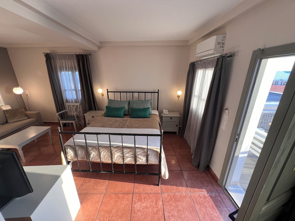 THEOXENIA(FIRA) 26/56