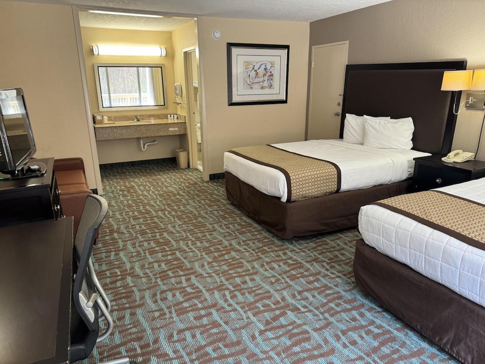 OYO Hotel Harriman near I-40 19/48