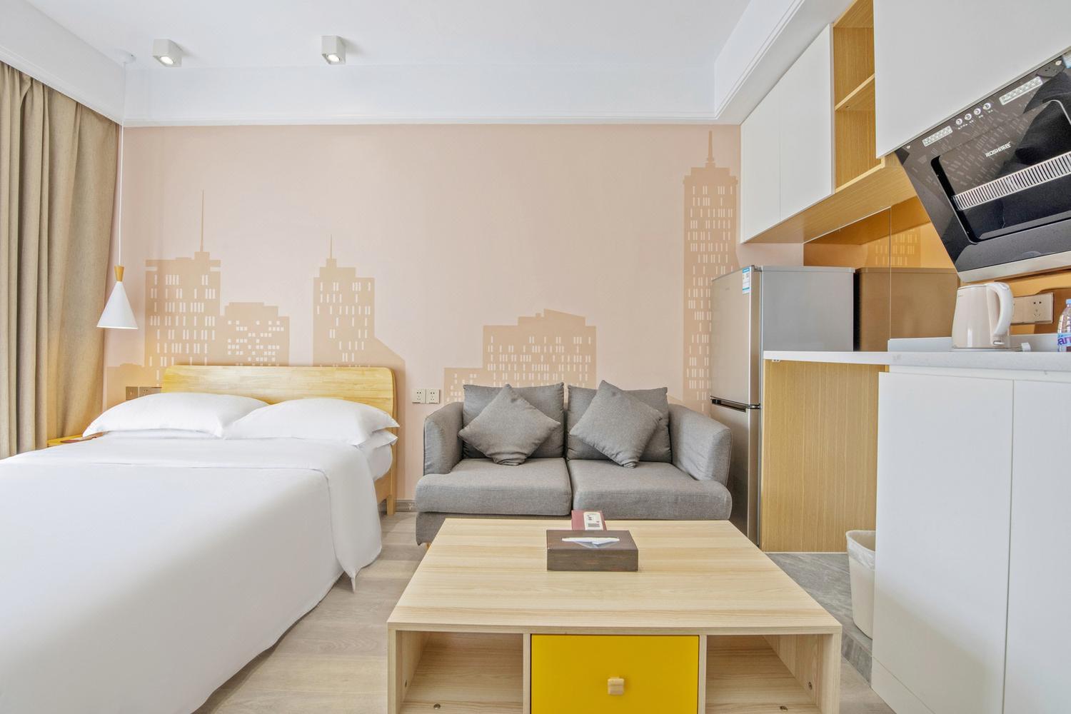 Rich Hotel 25/43
