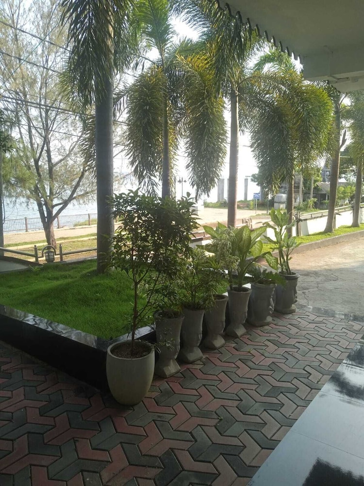 Villa Hotel 37/50