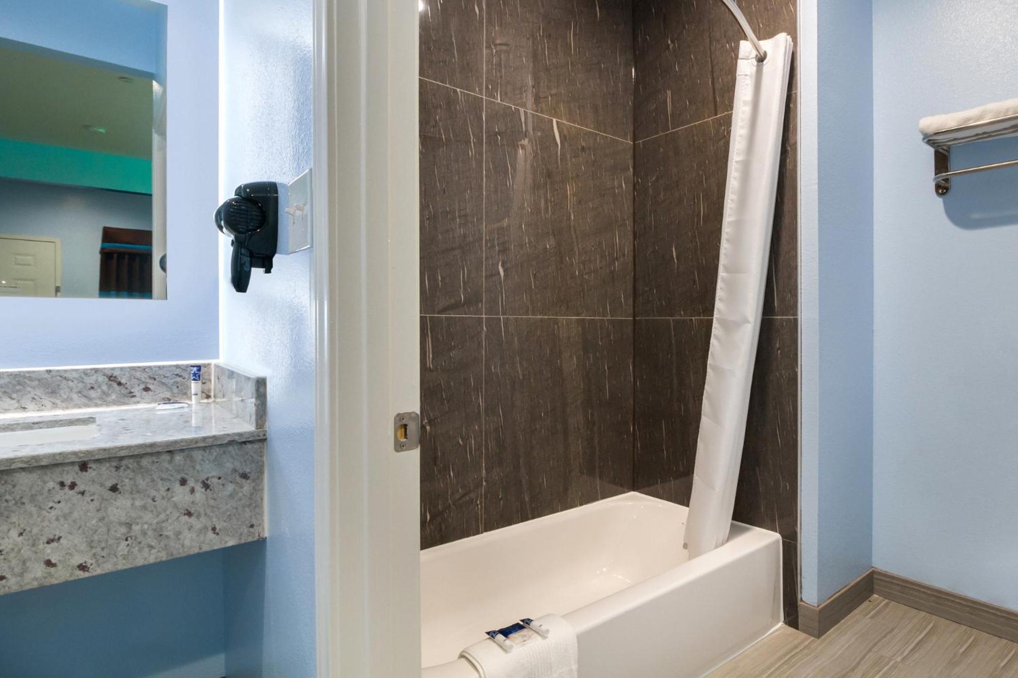 غرفة مفردة بسرير كينج، Americas Best Value Inn Aldine Westfield 10/10