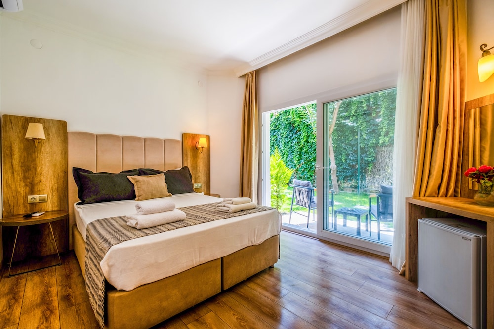 Deluxe, Double Bed, Garden Area