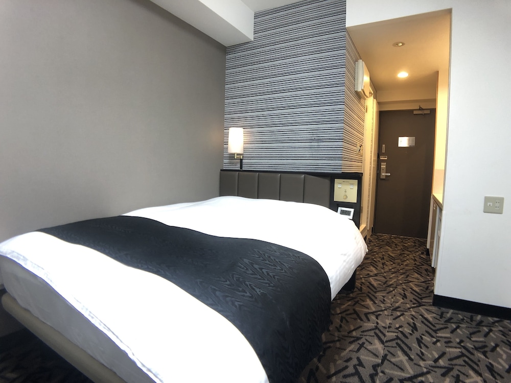 ROOM, DOUBLE BED
