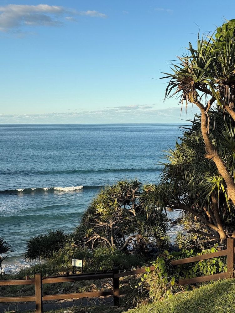 Burleigh Palms Holiday Apartments 66/75