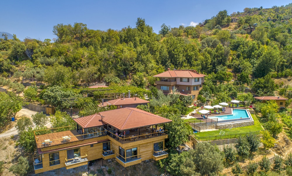 Avena Mountain Boutique Hotel 40/48