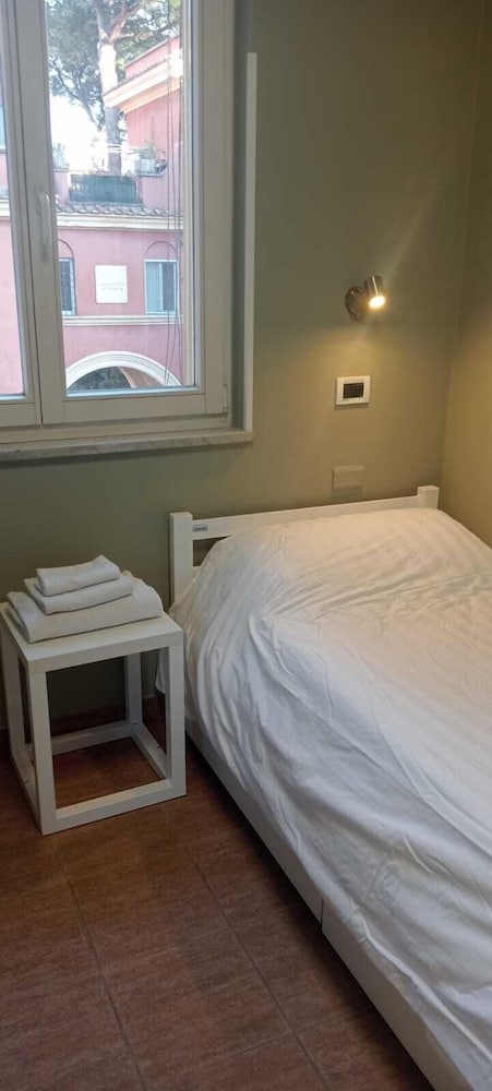FAMILY, PRIVATE BATHROOM