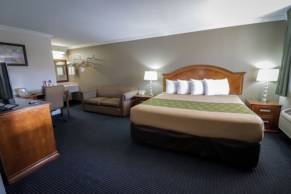 University Inn Suites 19/39