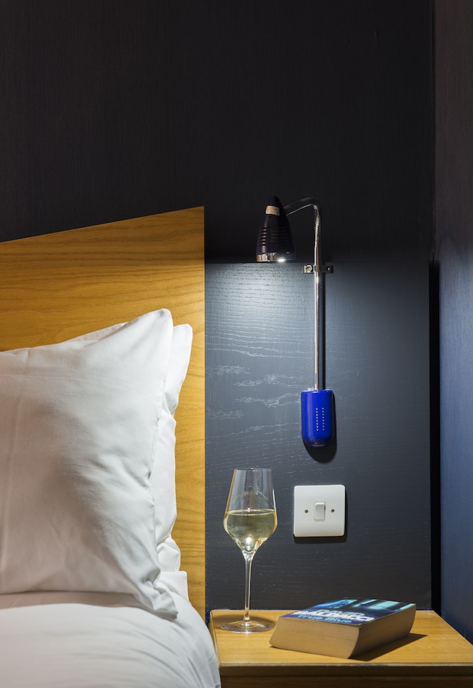 Holiday Inn Express Swindon West an IHG Hotel 11/50