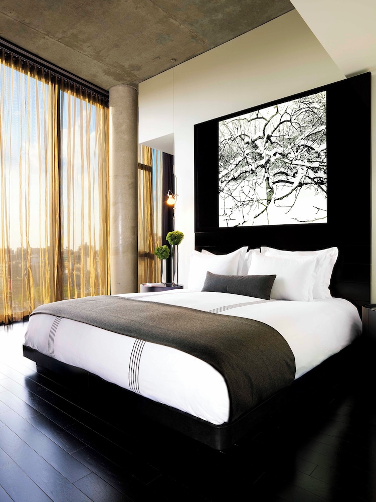 STUDIO, QUEEN BED