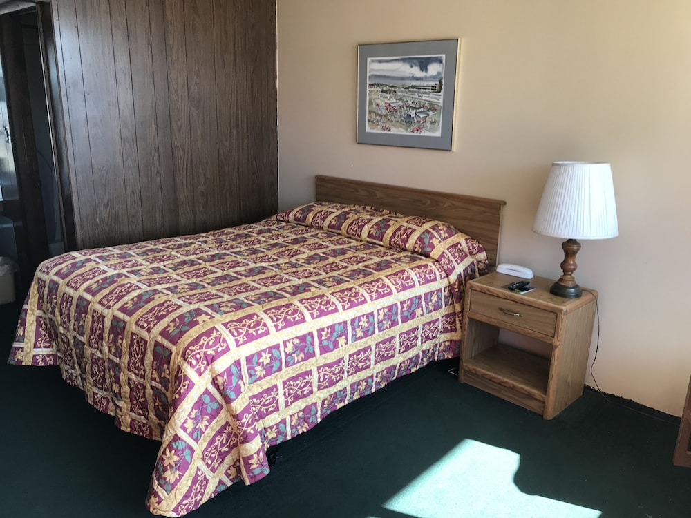Budget Host Village Inn 5/22
