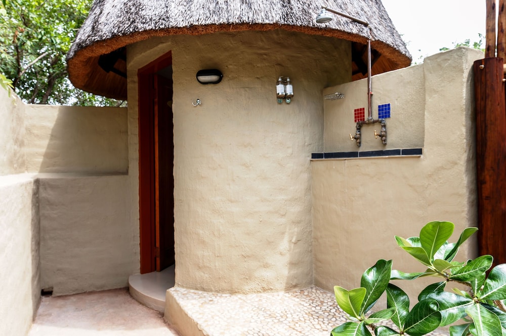 Shikwari Bush Lodge &amp; Pangolin Bush Camp 5/50