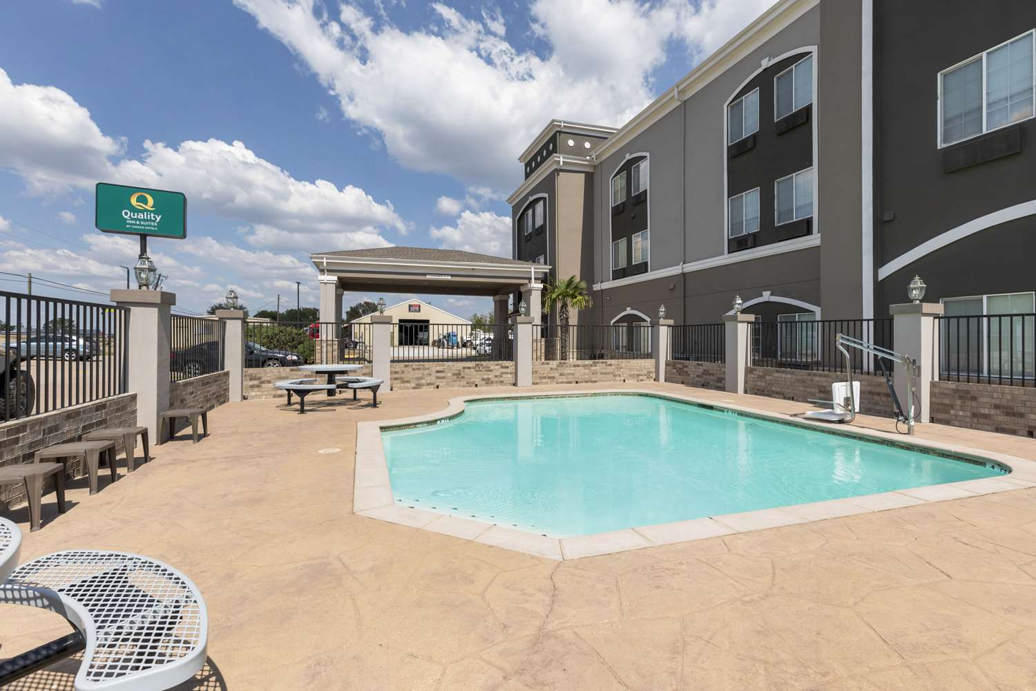 Quality Inn & Suites Groesbeck North 23/24
