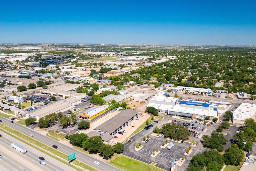 Days Inn by Wyndham Round Rock 37/43