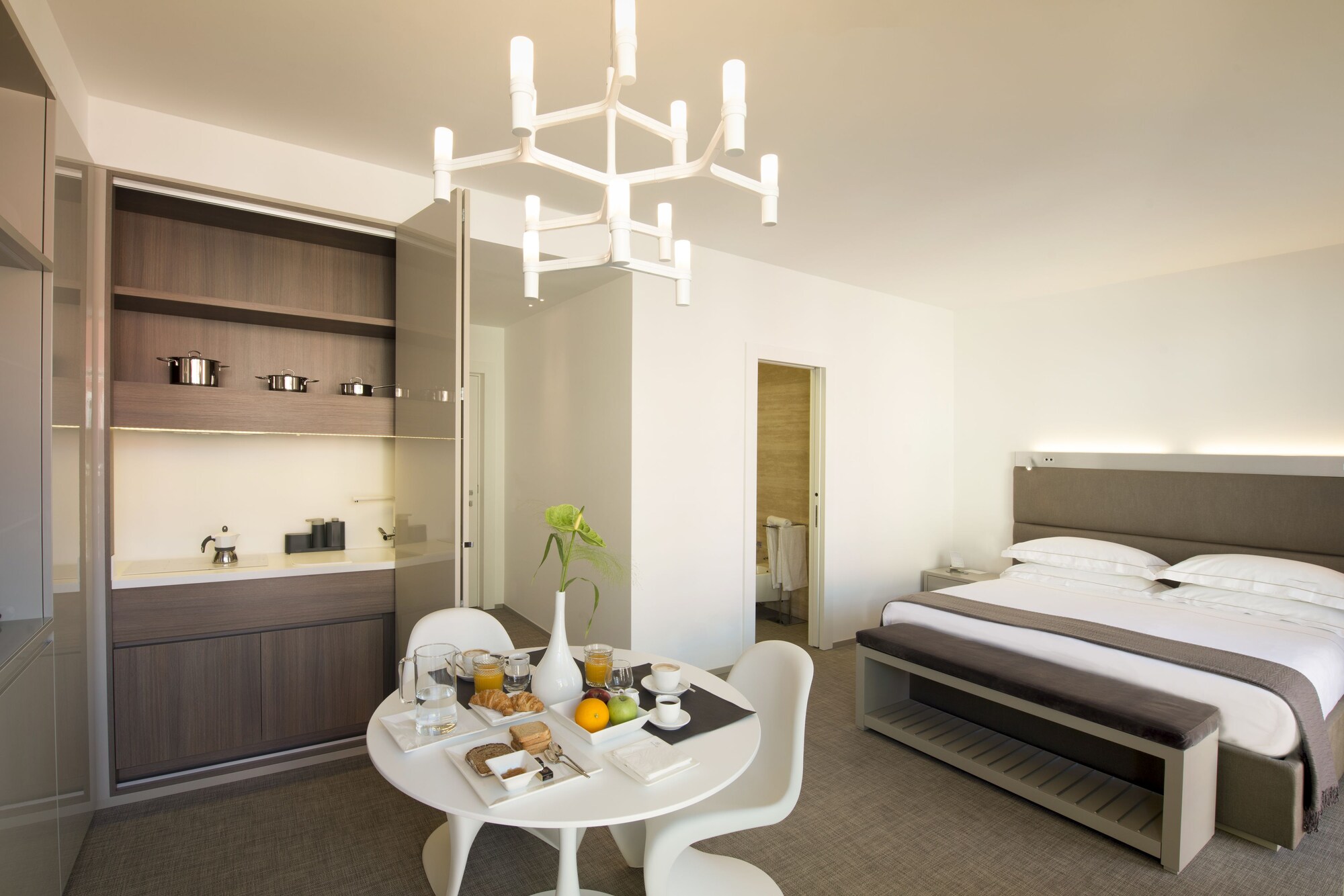BUSINESS, KING BED, CITY VIEW, KITCHENETTE