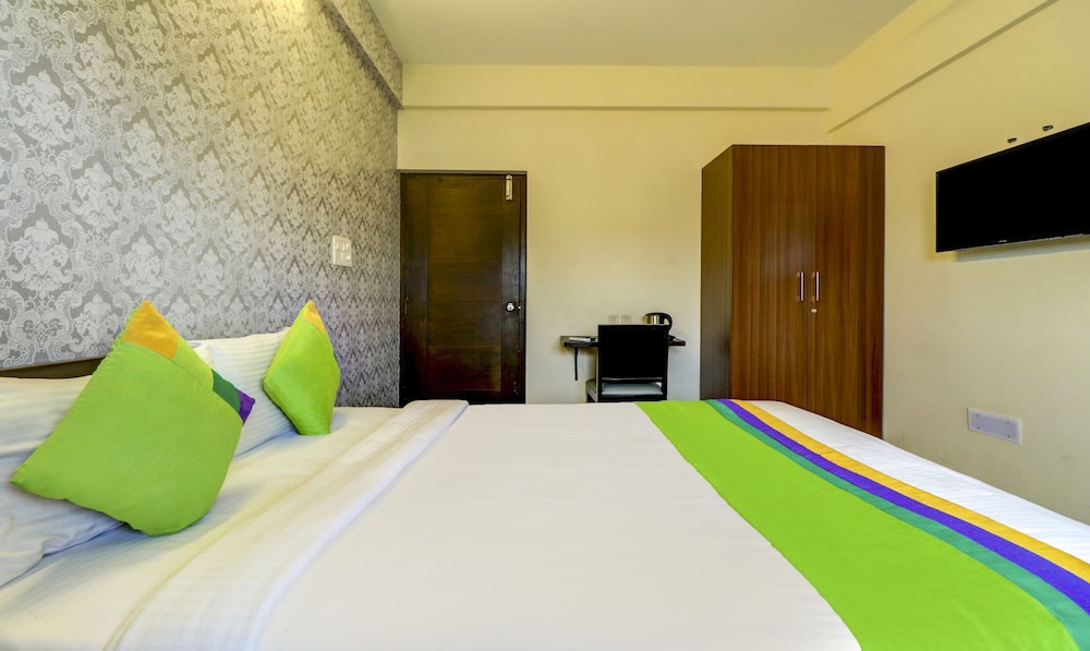 Hotel 12 Degrees West Egl 11/28
