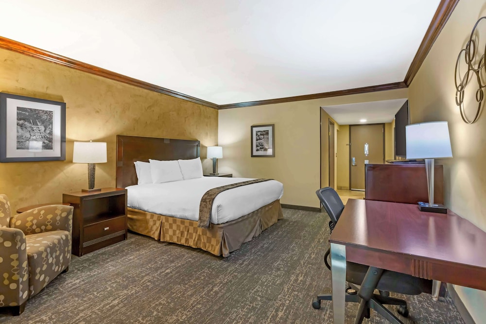 غرفة قياسية بسرير كينج يُسمح فيها بالحيوانات الأليفة لذوي الإعاقة، Best Western Plus Raton Hotel 3/5