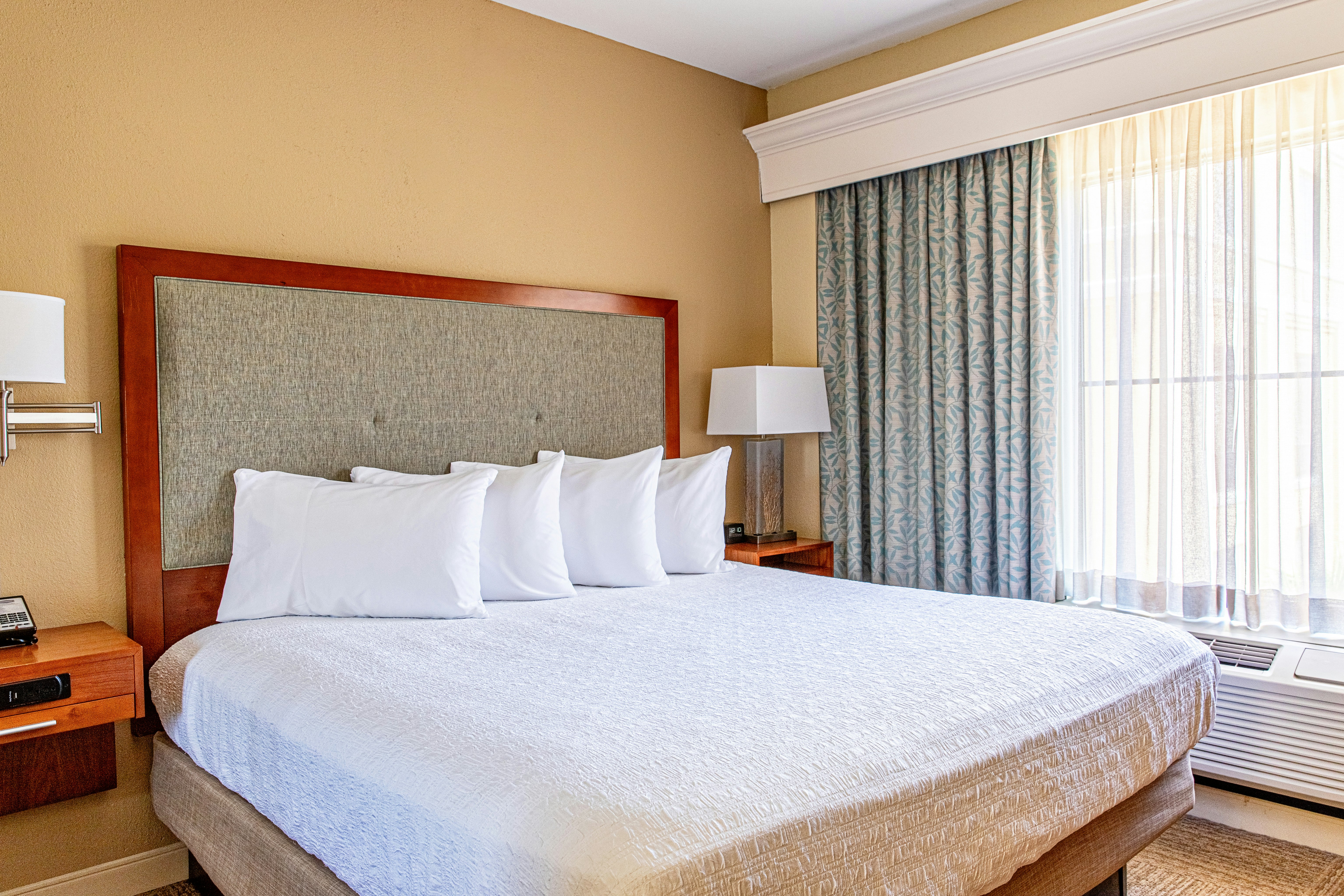 SUITE, KING BED, ACCESSIBLE