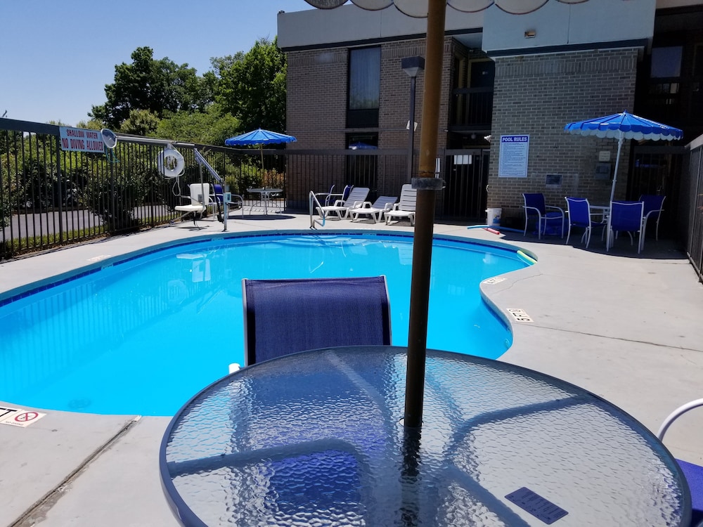 Days Inn by Wyndham Easley/Greenville/Clemson Area 3/38