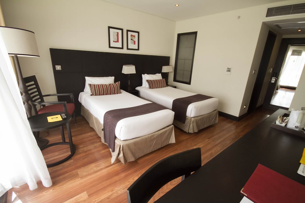 Mount Meru Hotel 14/72