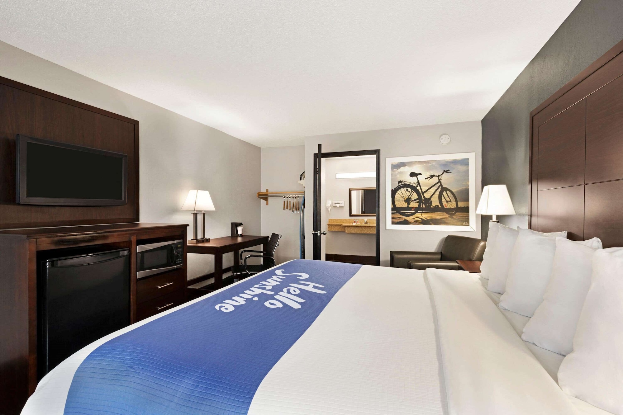 غرفة بسرير كينج للمدخنين، Days Inn By Wyndham Rock Hill 2/5