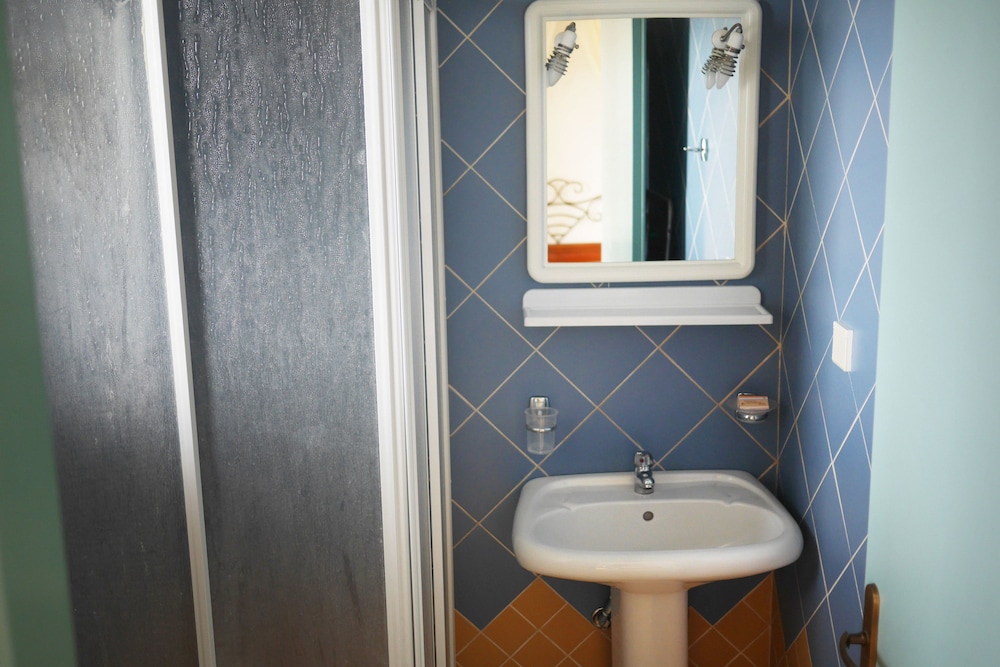 Areti Aparthotel 75/75
