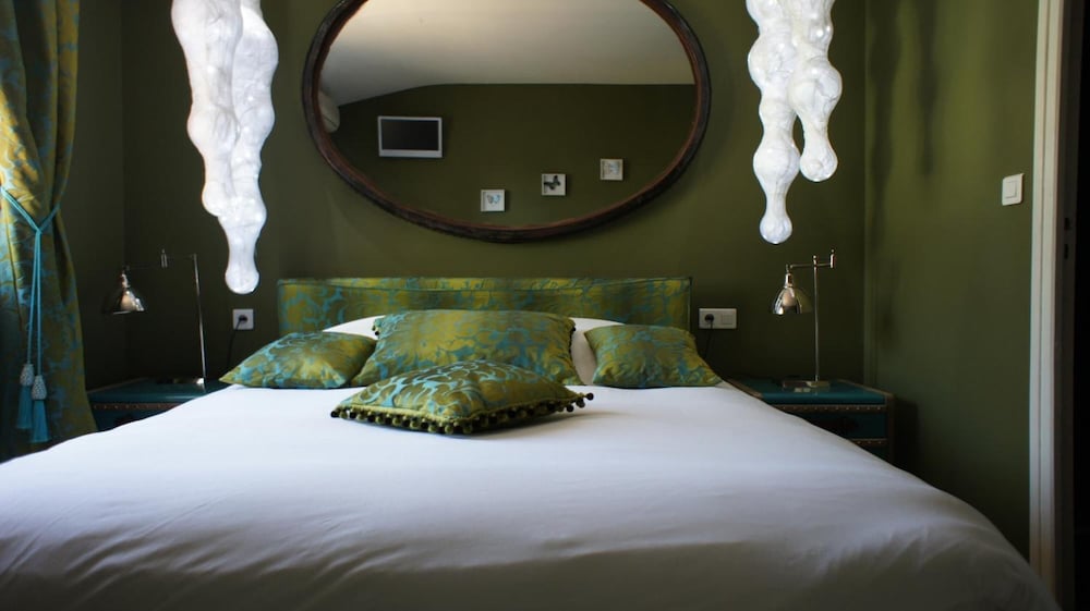 HOTEL DES PINS 9/21