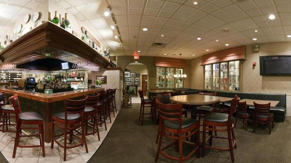 Holiday Inn Cleveland-Mayfield 55/76