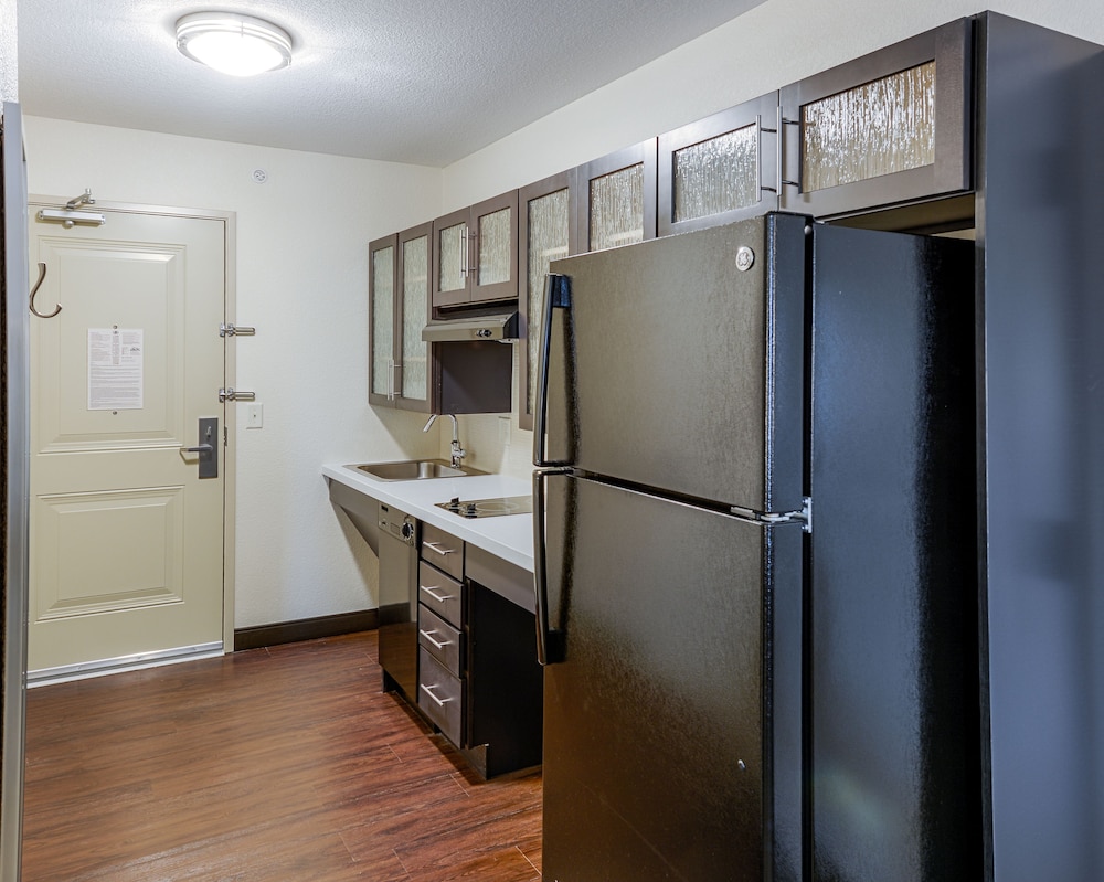 CANDLEWOOD SUITES LAKEVILLE I-35 20/32