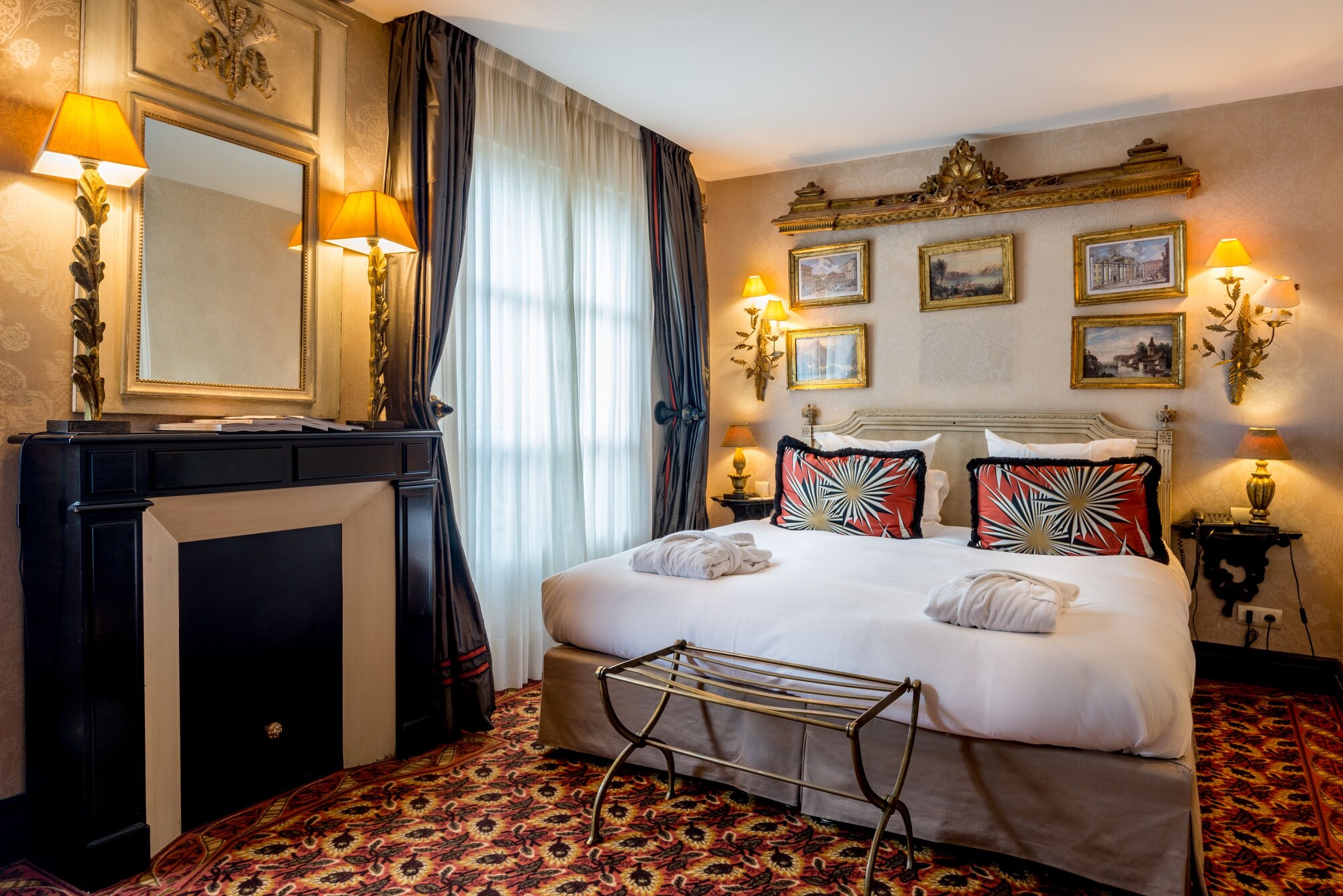 DELUXE, DOUBLE BED