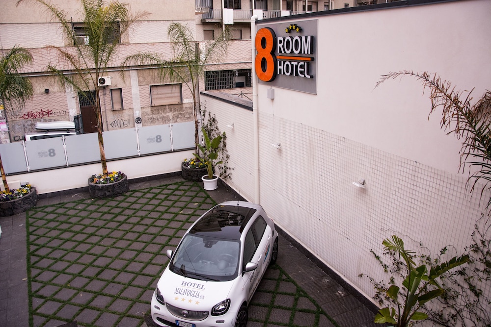 8 Room Hotel 37/80