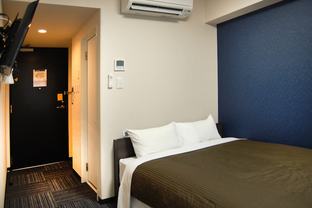 ROOM, DOUBLE BED