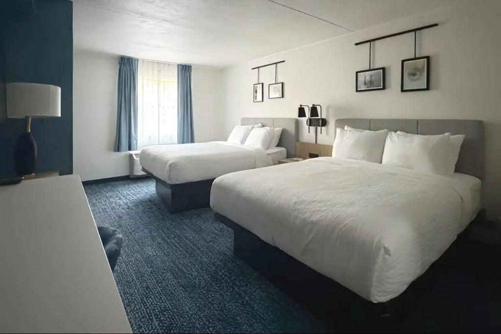 Efficiency, 2 Queen Beds, Accessible