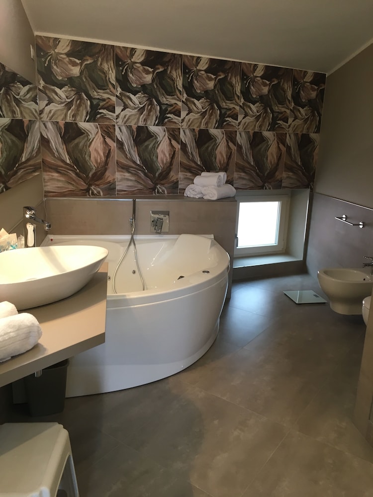Alessi Hotel Trattoria 34/72